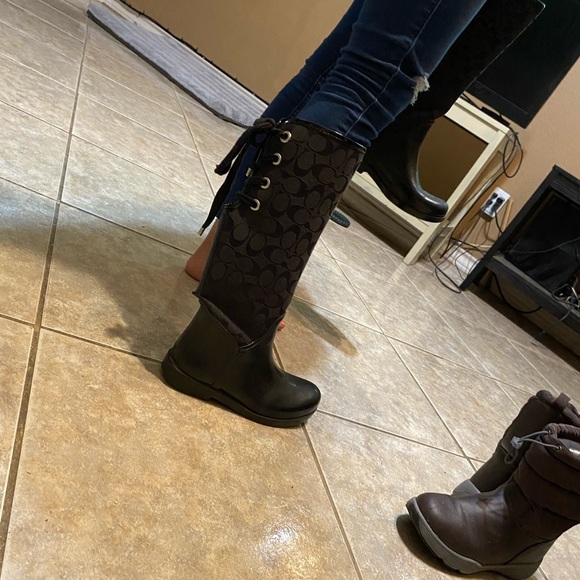 Black coach tristee rain boots (flaws shown ) - Picture 5 of 5
